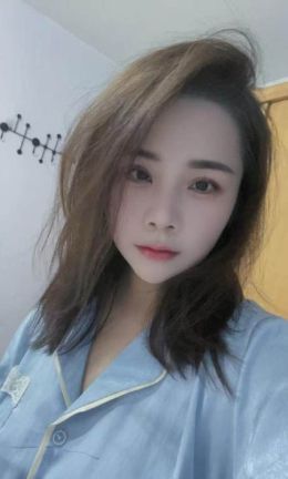天津过年不打烊制服少妇