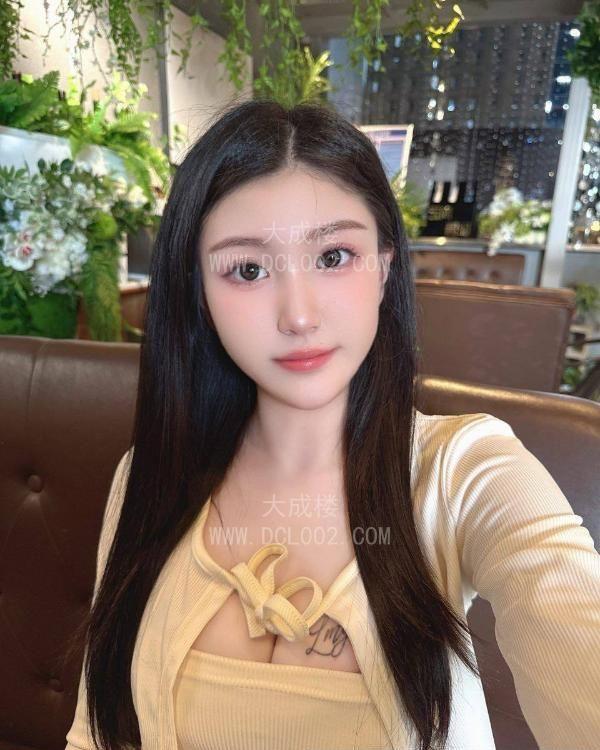 天河温柔粘人的沈彤