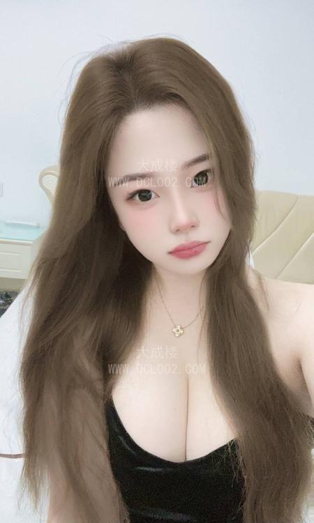 白云风骚大奶姐姐
