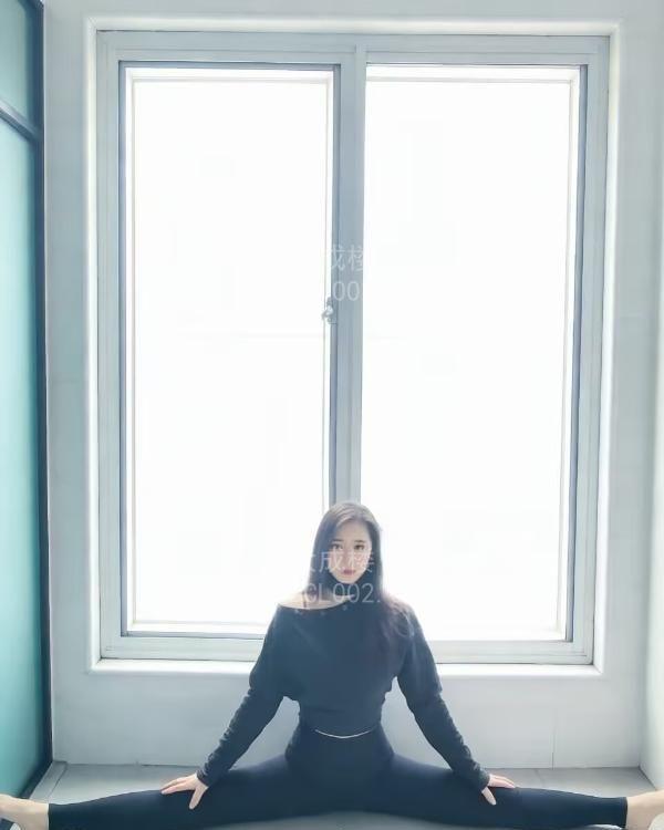 天河一字马性感少妇
