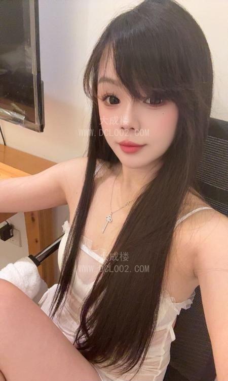 成都二街肤白翘臀御姐
