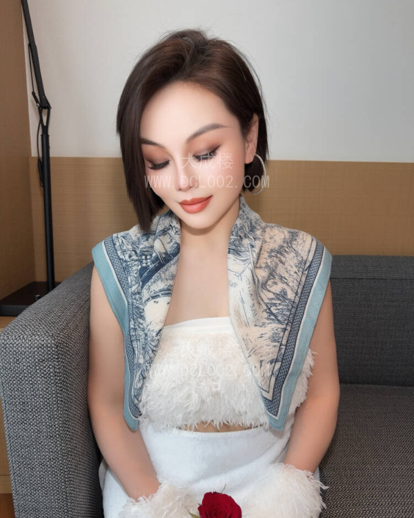 宝安混血美女