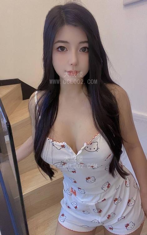 白云长腿大胸御姐