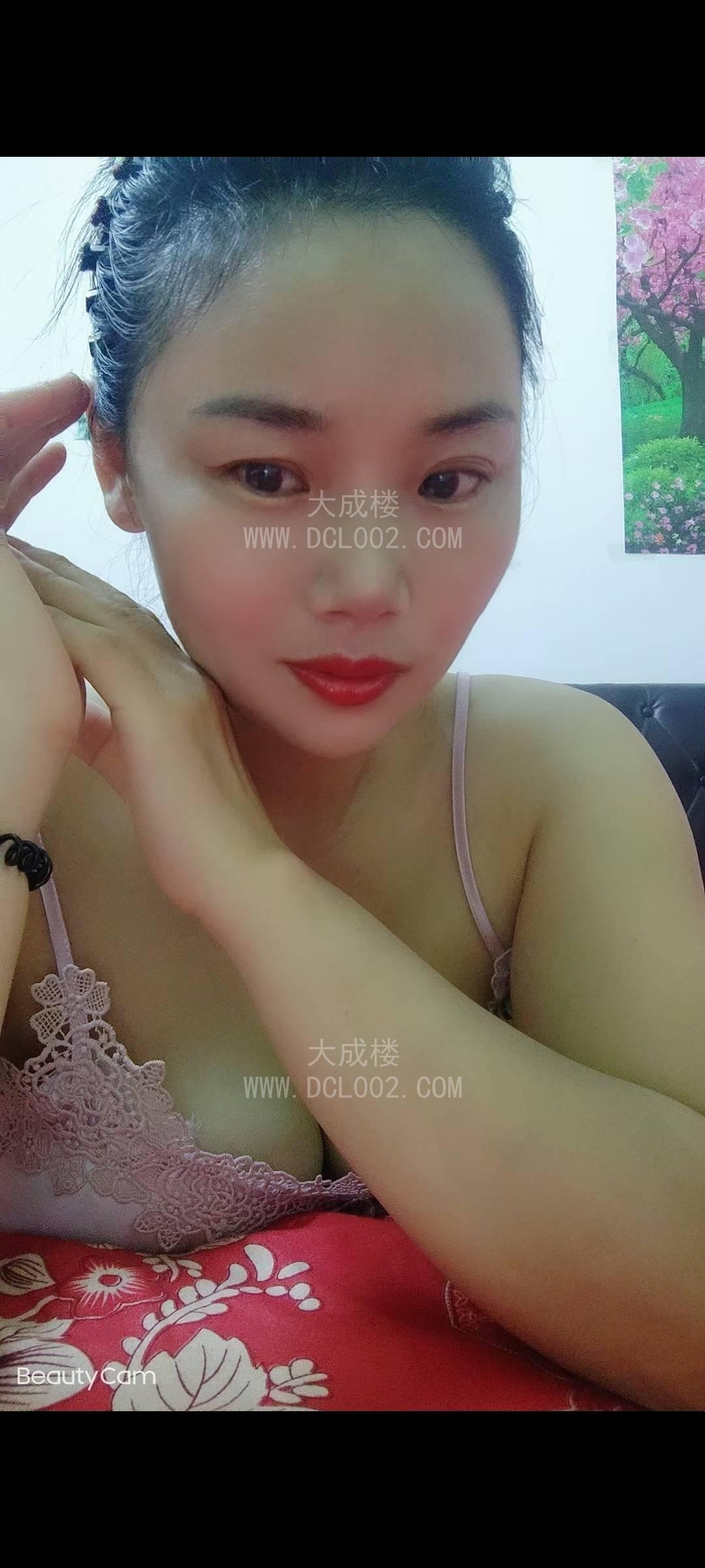 龙岗3张性价比巨乳小姐姐