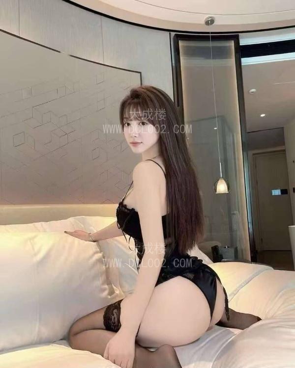 浦东清纯白嫩大长腿青晨