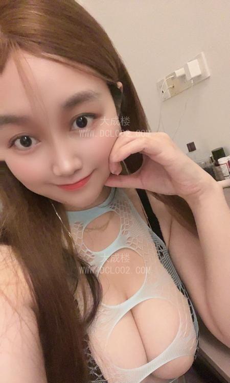 宝安大胸美女允儿