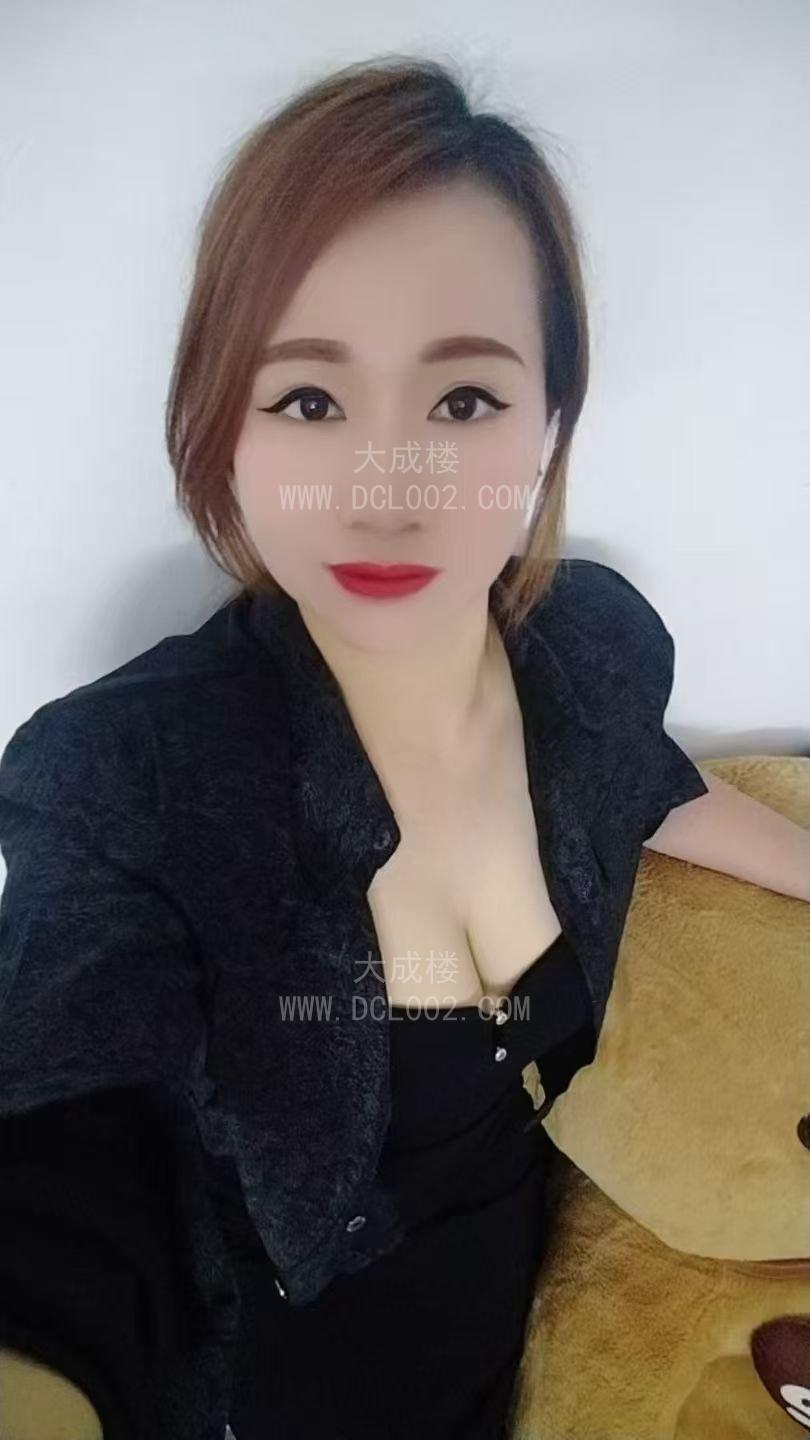 白云潮喷骚妹小黎