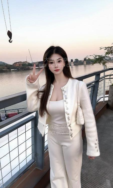 浦东大奶骚妇水多多