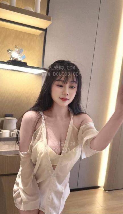 东莞丰满白皙小坦钥钥