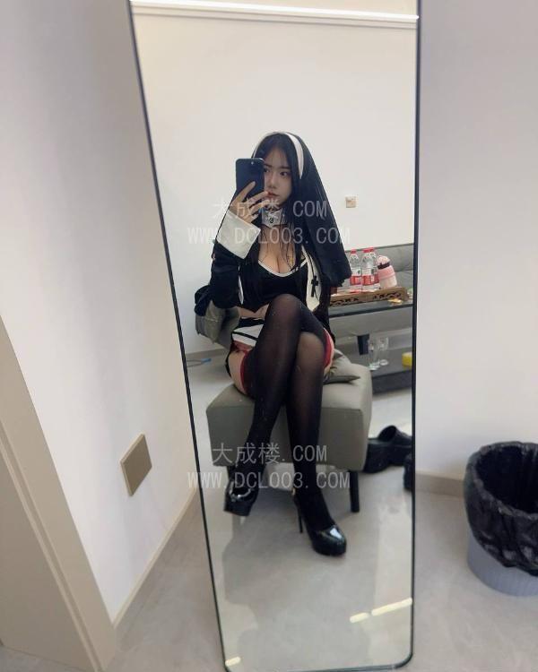 成都性感黑丝修女制服