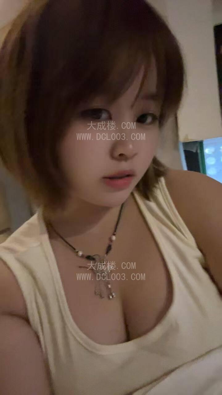 重庆兼职嫩妹一对奶子太勾人心魂