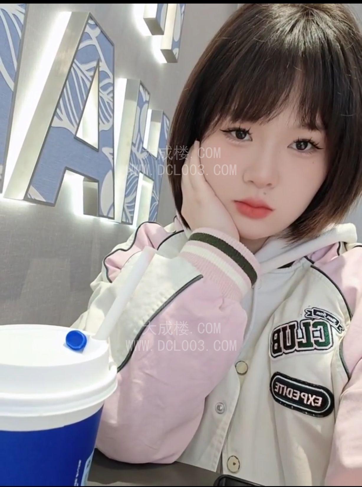 南京夫子庙有听障的一位妹妹