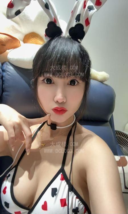 南山童颜巨乳美少妇