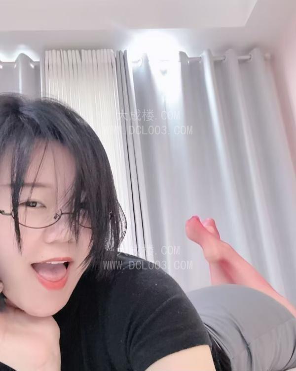 武汉丰满美臀大奶少妇