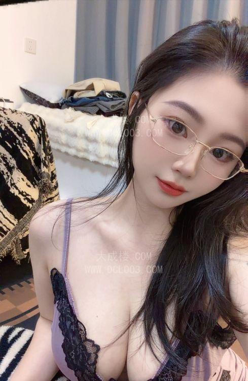南京性感萝莉大奶mimi