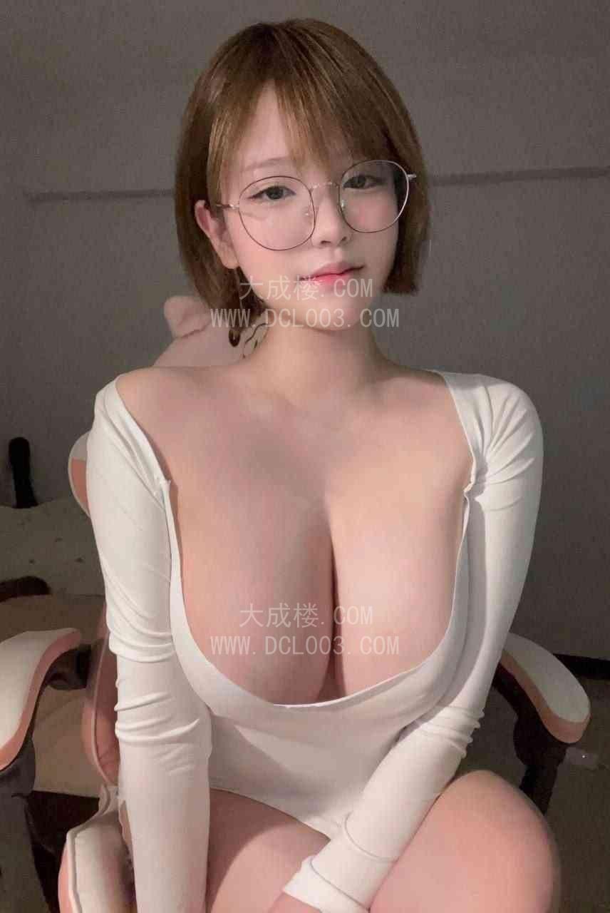 黄浦依依知性美女优雅中有点妩媚