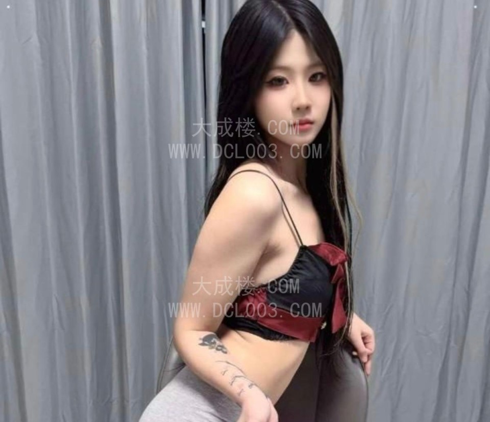 杭州00后黑丝风骚小不点