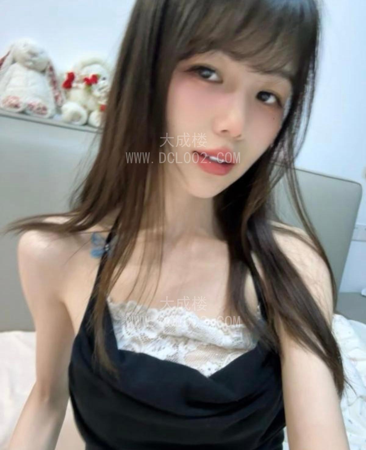 南山肤白貌美小萝莉