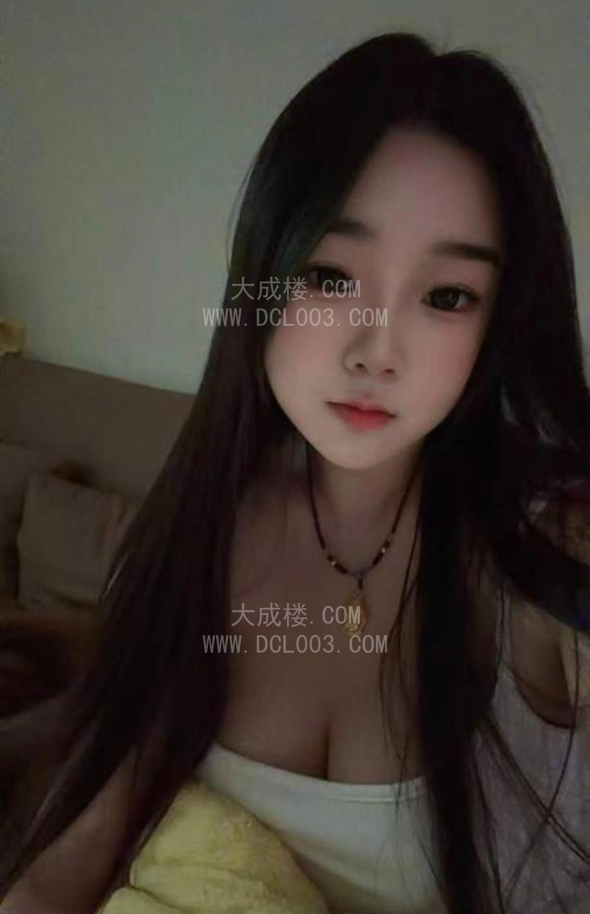 南山嫩妹逼紧翘臀汁水多