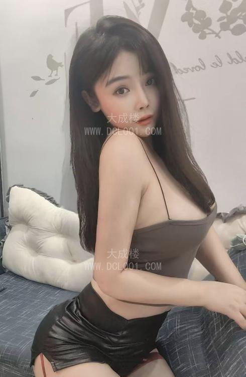 肥美大奶少妇