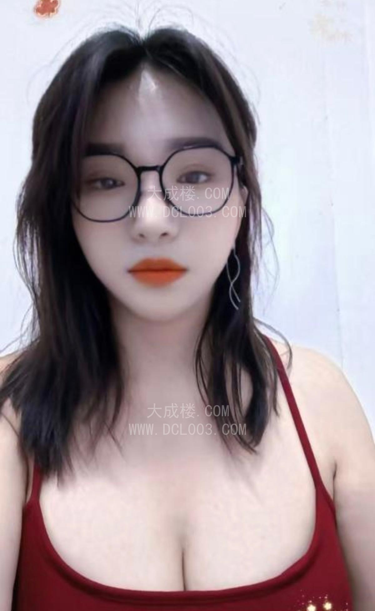 杭州戴眼镜的大胸御姐