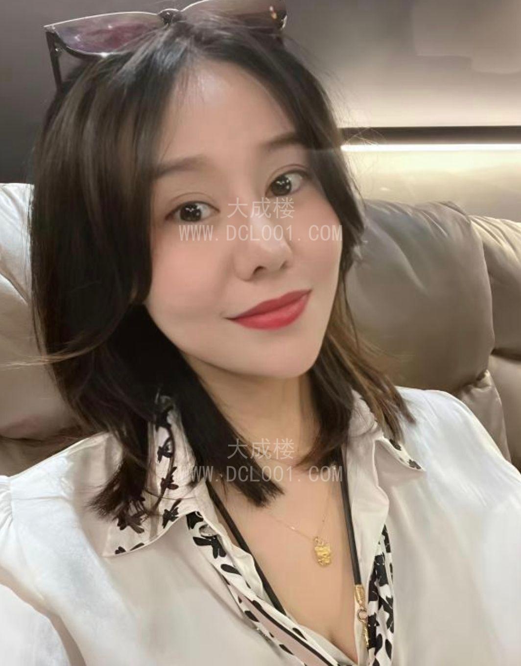 大胸球球