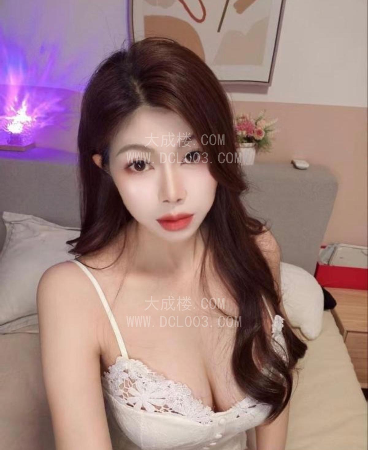 海珠性感大奶小八